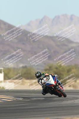 media/Oct-30-2025-Racers Edge (Thu) [[dabbdaf680]]/3-B Group/Session 2 (Turn 14)/